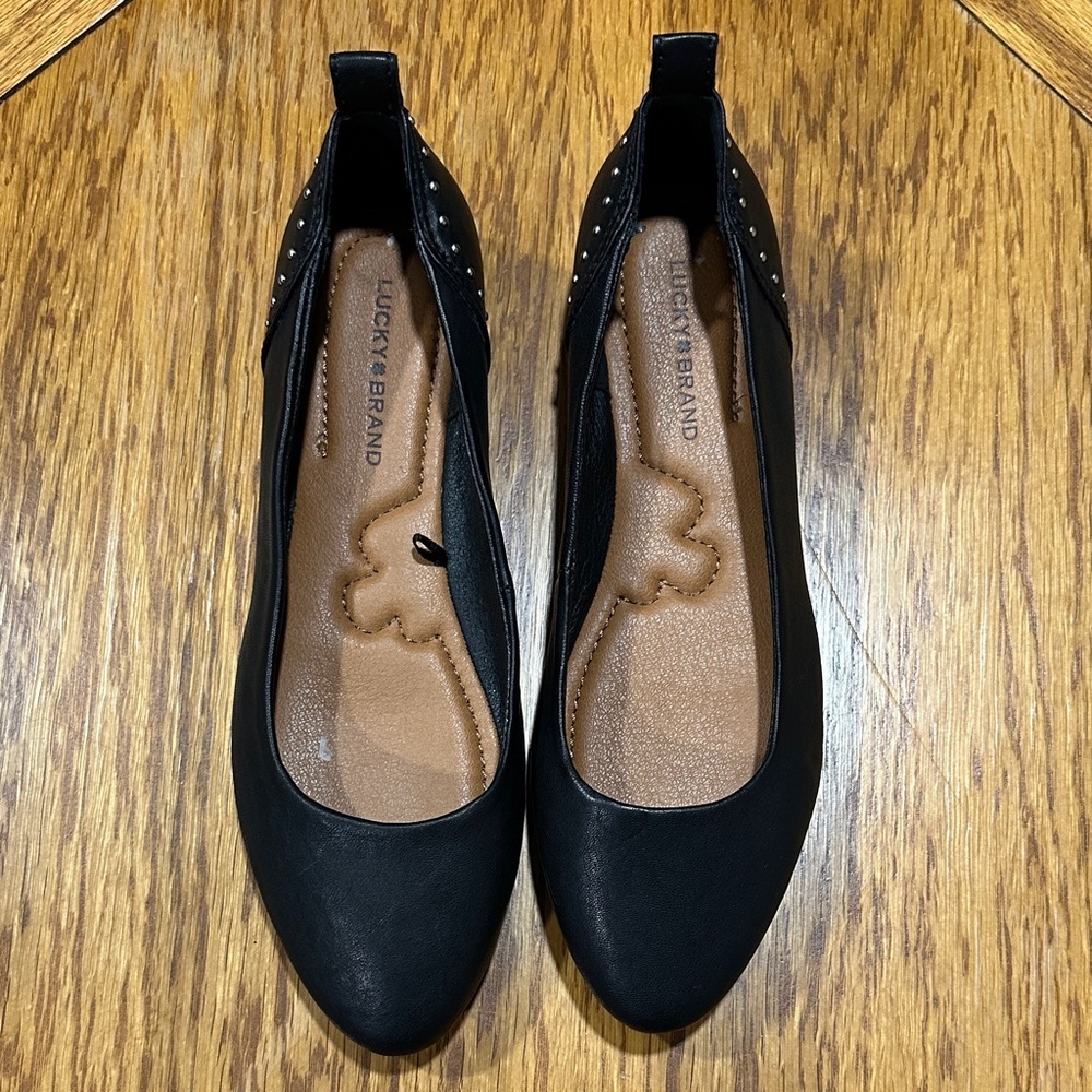 *LUCKY BRAND* Black x Tan Cayna Flats w/ Studded Detail NWOT Size 7